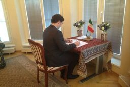 ادای احترام دیپلمات‌ها و مقامات دولتی در پراگ به آتش‌نشانان