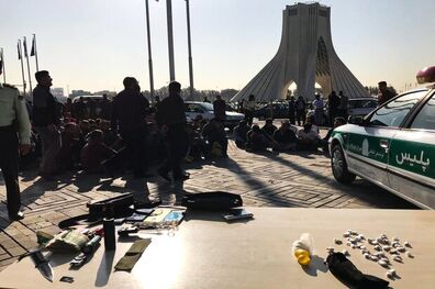 پاکسازی میدان آزادی از معتادان متجاهر و کارتن خواب ها