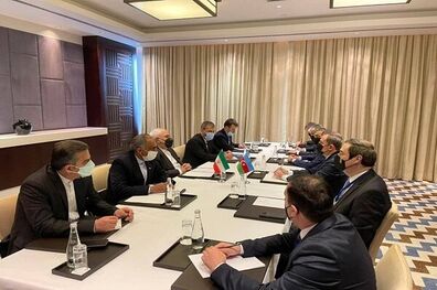 ظریف با وزیر امور خارجه آذربایجان دیدار کرد
