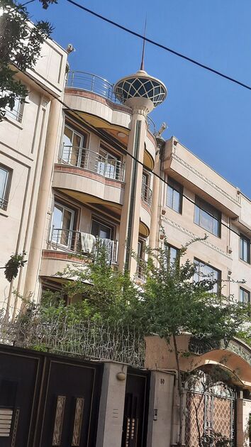 تصویری خاص از یک ساختمان در تهران+ عکس
