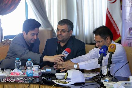 آیین رونمایی از برچسب سرویس مدرسه سال تحصیلی 98-97