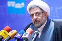 قاضی برای نو شدن دانش خود تلاش کند