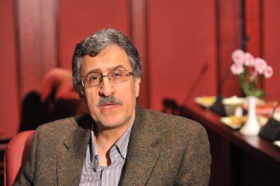 ریشه قاچاق در کشور واقعی نبودن نرخ ارز است/ دولت همچنان بدهکار پیمانکاران