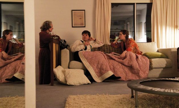 معرفی فیلم سینمایی سوغات The Souvenir 2019