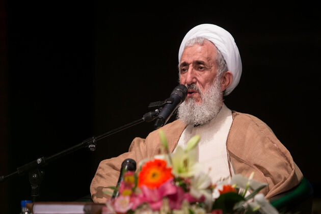 انسان در مسیر تقوا شکوفا می‌شود/ اوّلین مرتبه‌ تقوا ترک گناه است