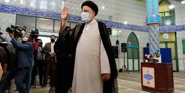 آیت الله رئیسی رای خود را به صندوق آرا انداخت