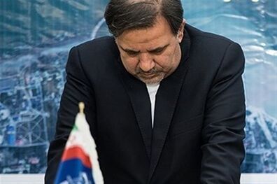 انتقاد یک نماینده مجلس از رفتار زننده آخوندی با خبرنگار خانم
