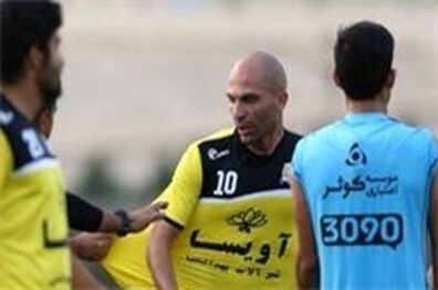 بیاتی‌نیا: آقای پاشازاده ۱۰۰ سال دیگر هم مثل قلعه‌نویی نمی‌شوی