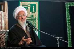 خلیفةالله اساس سخنان الهی را به جامعه منتقل می‌کند