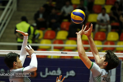 دیدار تیم های والیبال پیکان و شمس