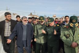 دیدار فرمانده کل سپاه با زلزله‌زدگان خوی