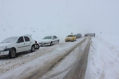 بارش برف و باران در جاده‌های ۲۲ استان
