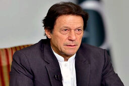 کناره گیری «عمران خان» از ریاست حزبش 