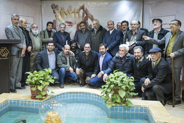 تجلیل از «فرهنگستان یک‌نفره» در شب شاعر