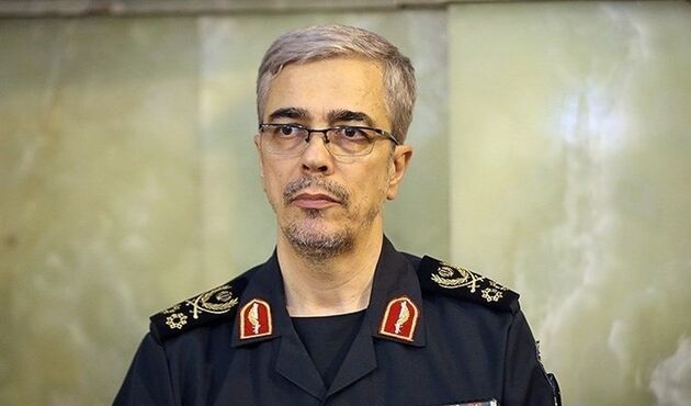 رئیس ستاد کل نیروهای مسلح و هیات همراه برای بازدید از مناطق زلزله زده غرب کشور وارد کرمانشاه شدند