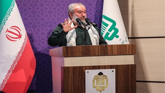 دشمنان برای آوردن مردم به خیابان به التماس کردن افتاده بودند