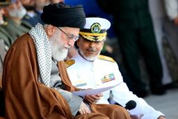 نشان درجه یک فتح به امیر سیاری تقدیم شد
