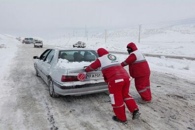 خدمت رسانی 8 تیم امدادی به متاثران برف و کولاک