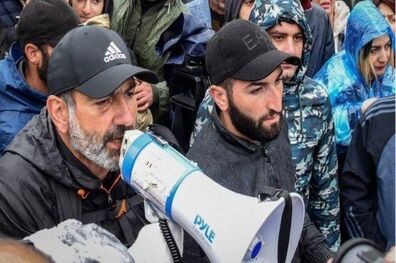 نخست وزیر ارمنستان به منظور برگزاری انتخابات پیش از موعد استعفا داد