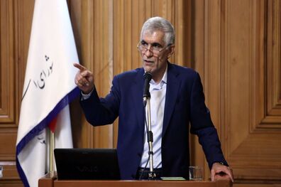 دستور شهردار تهران به رسیدگی سریع درخصوص خودسوزی مردی مقابل شهرداری