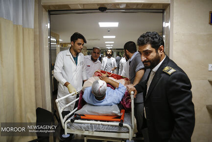 مصدومان حادثه واژگونی اتوبوس حامل زائران ایرانی