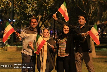 تماشای فوتبال و شادی مردم اصفهان بعد از برد ایران مقابل مراکش در جام جهانی ۲۰۱۸ روسیه
