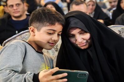 عکس سلفی با دختر حاج قاسم

