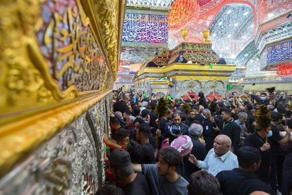 عزاداری جمعی از زائران ایرانی در بین‌الحرمین