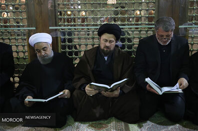 ورود رییس جمهور و جمعی از اعضای هیات دولت به حرم مطهر 