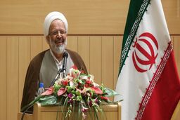  دشمن هر روز بر سر راه انقلاب دام می گستراند