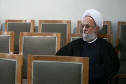 مصباح‌یزدی: زنان در قم با لباس و آرایش نامناسب ظاهر می‌شوند/از ولایت‌فقیه به عنوان دیکتاتوری آخوندی یاد می‌کنند