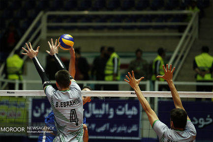 دیدار تیم های والیبال پیکان و شمس