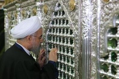 رئیس‌جمهور بارگاه مطهر حضرت فاطمه معصومه (س) را زیارت کرد