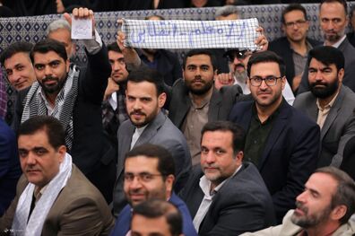 عکس/ مثل کوه پشت ولی ایستاده‌اند
