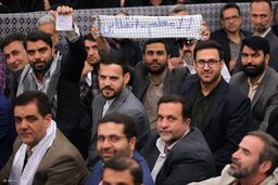 عکس/ مثل کوه پشت ولی ایستاده‌اند
