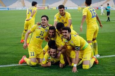 جنجال در بازی سپاهان - نفت و اخراج دایی از کنار زمین