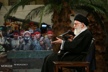 دیدار مقام معظم رهبری با مسئولان راهیان نور