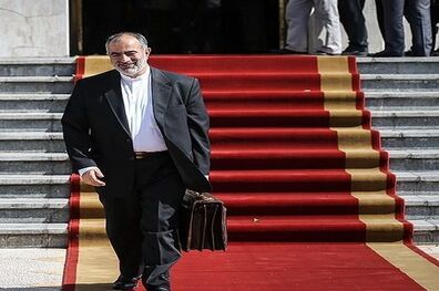 فرش قرمز وزارت ارشاد زیر پای آشنا