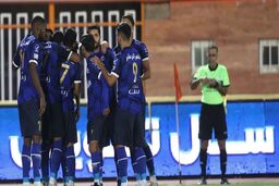 بازیکنان استقلال، فتح الله زاده را آچمز کردند!
