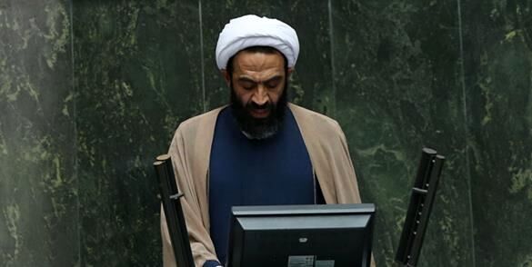 چند برابر کردن فروش نفت در بودجه 1400 خیال پردازی دولت است/ دولت به بودجه 1400 آب بسته است