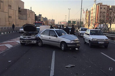 مصدومیت 6 فرد بر اثر برخورد پراید و پژوه 405