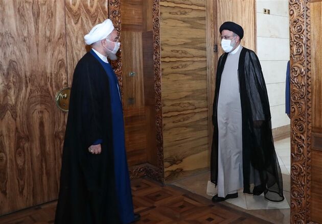 آیت الله رئیسی برای دیدار با روحانی به پاستور رفت