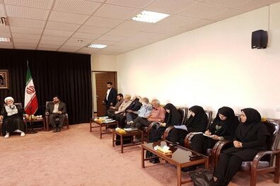 خبرنگاران در راستای بیداری مردم قلم بزنند