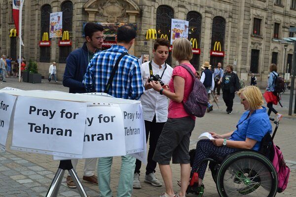 گرامیداشت یاد قربانیان حوادث تروریستی تهران در آلمان