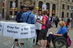 گرامیداشت یاد قربانیان حوادث تروریستی تهران در آلمان