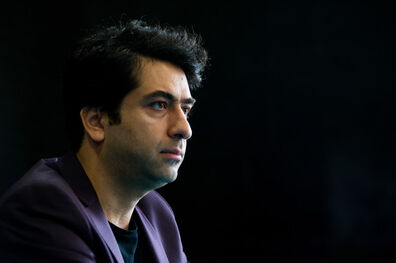محمد معتمدی در اجرای دوم ارکستر ملی سی و سومین جشنواره موسیقی فجر آثار هنرمندان قدیمی موسیقی کشورمان را اجرا می کند