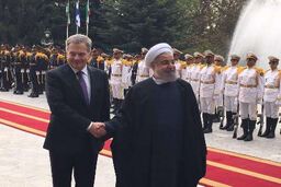 روحانی به استقبال رئیس جمهور فنلاند رفت
