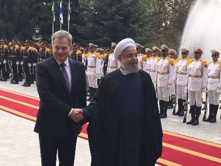 روحانی به استقبال رئیس جمهور فنلاند رفت