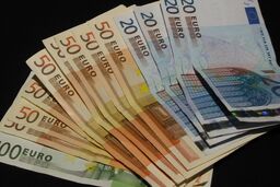 ارزش دلار در برابر ین ژاپن افزایش یافت
